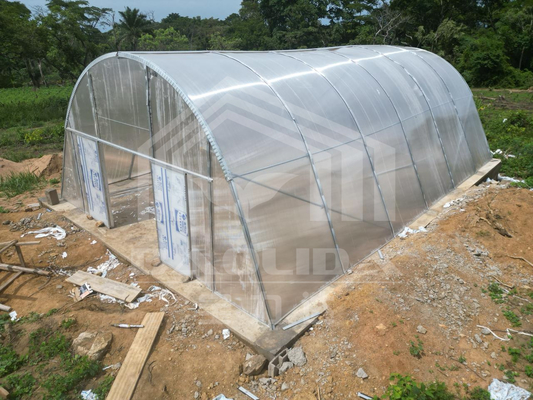 โรงเรือนกระจกแห้งพอลิการ์บอเนตที่คุ้มกัน UV ที่สามารถปรับแต่งได้ ด้วยการประกอบง่ายและสเปนปรับได้
