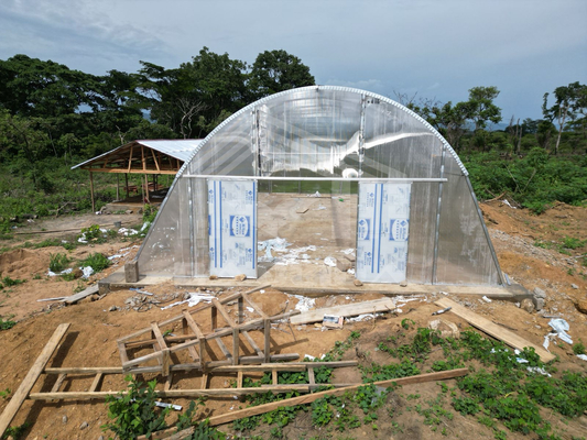 โรงเรือนกระจกแห้งแผ่นพีซีที่ทนทาน พร้อมอากาศระบายอากาศระดับสูงสําหรับการแห้งสมุนไพรที่มีผลผลิตสูง