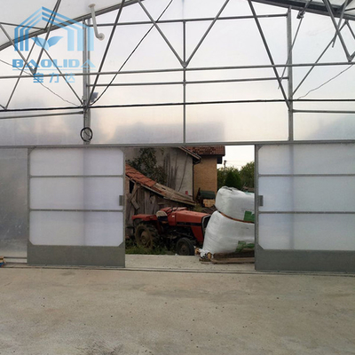 เรือนกระจกมะเขือเทศโพลีเรือนกระจกเกษตรอุโมงค์เรือนกระจกพลาสติกสำหรับอุปกรณ์ให้น้ำหยด